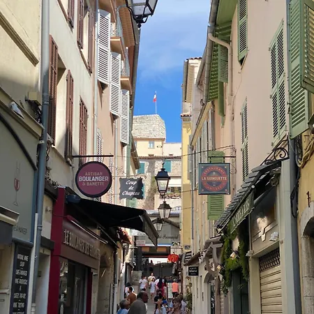 Charmingly Provencal In The Heart Of Old Antibes