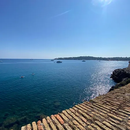 Apartment Charmingly Provencal In The Heart Of Old Antibes