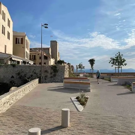 Apartment Charmingly Provencal In The Heart Of Old Antibes
