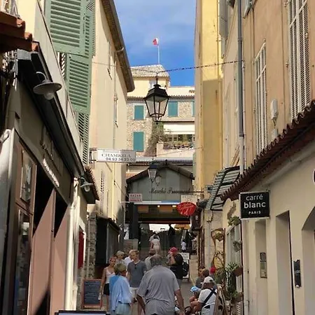 Charmingly Provencal In The Heart Of Old Antibes