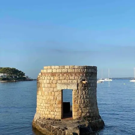 Apartment Charmingly Provencal In The Heart Of Old Antibes