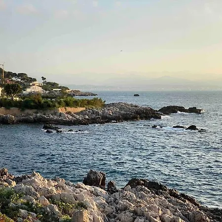 Charmingly Provencal In The Heart Of Old Antibes